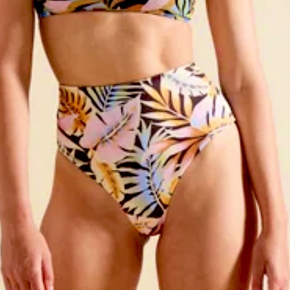Billabong Reversible  Retro High Waisted Bottom - Picture 2 of 15
